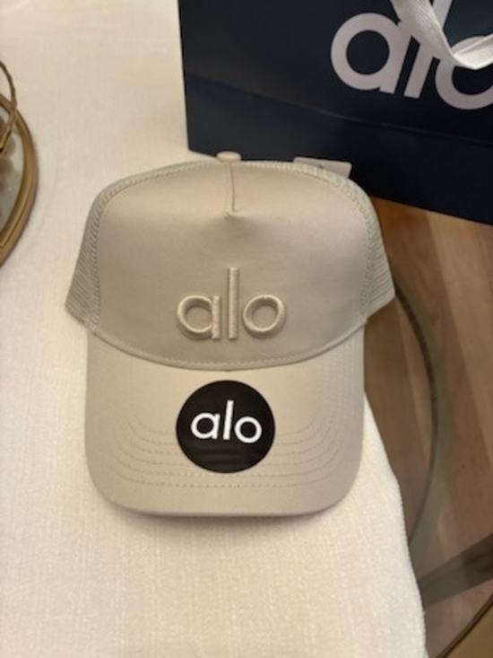 ALO Yoga Accessories - ALO Yoga Beige Logo Trucker Hat